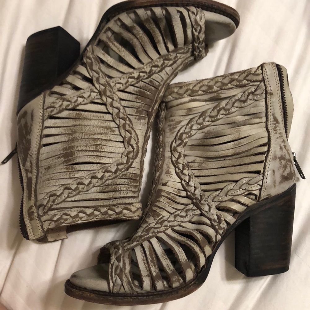 Steve Madden Free Bird Bella Heels